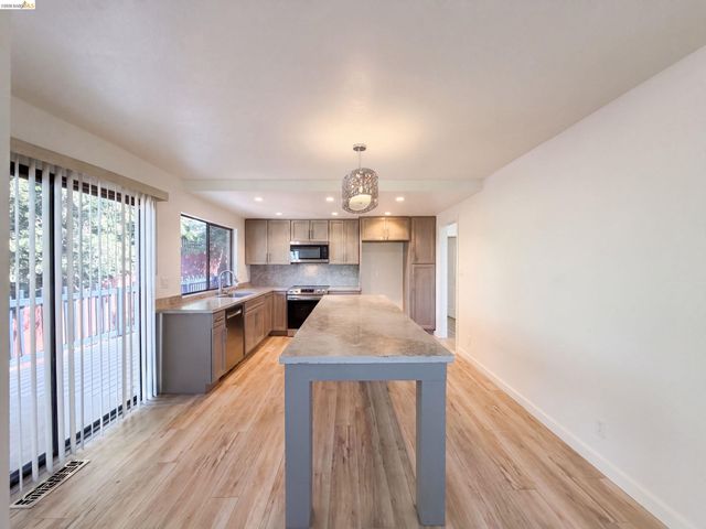 2281 Yale St, Martinez, CA 94553