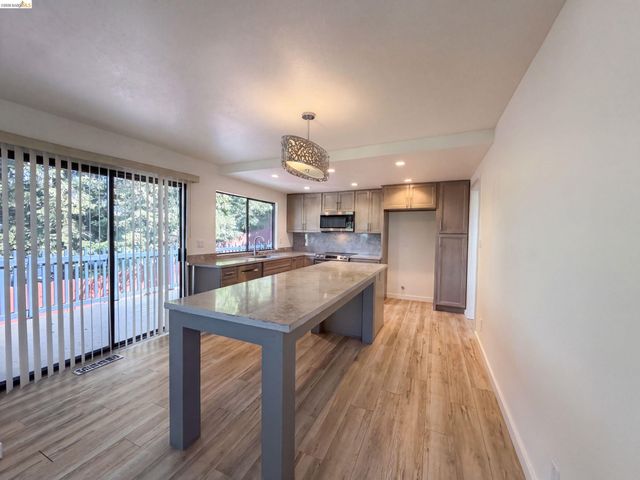 2281 Yale St, Martinez, CA 94553