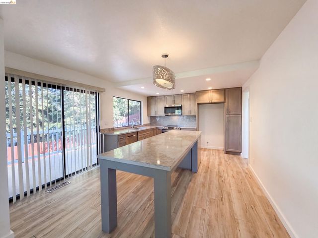 2281 Yale St, Martinez, CA 94553