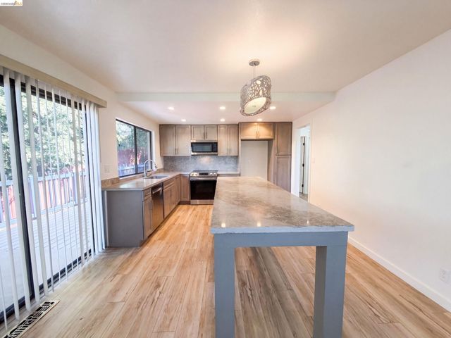 2281 Yale St, Martinez, CA 94553