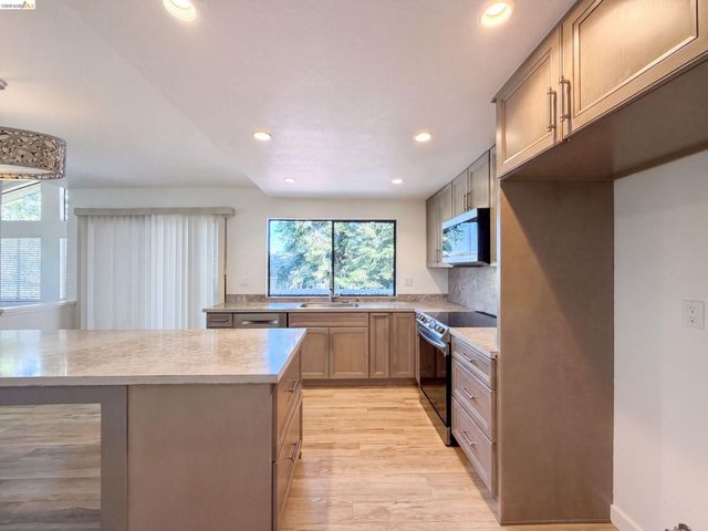 2281 Yale St, Martinez, CA 94553