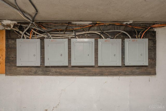 735 Elberon Avenue, Cincinnati, OH 45205