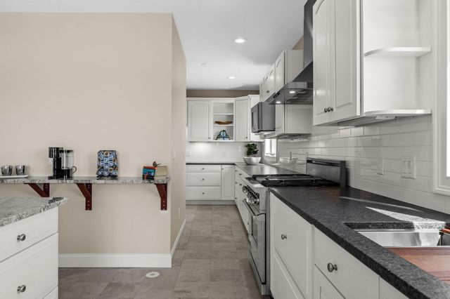 12 Groveland Street, Buzzards Bay, MA 02532