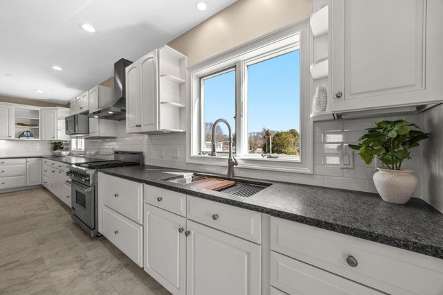 12 Groveland Street, Buzzards Bay, MA 02532