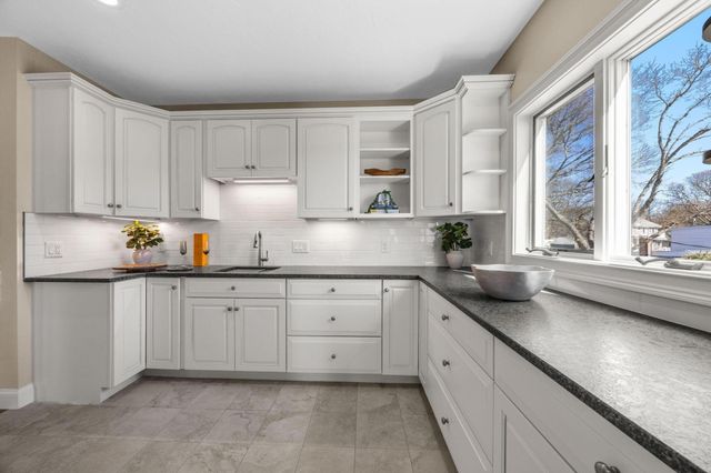 12 Groveland Street, Buzzards Bay, MA 02532