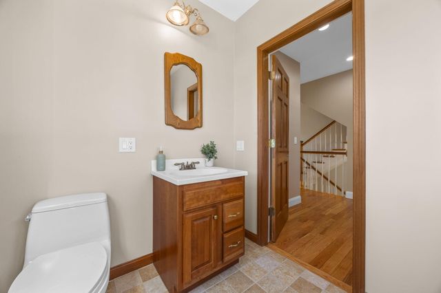 12 Groveland Street, Buzzards Bay, MA 02532