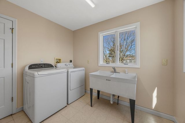 12 Groveland Street, Buzzards Bay, MA 02532