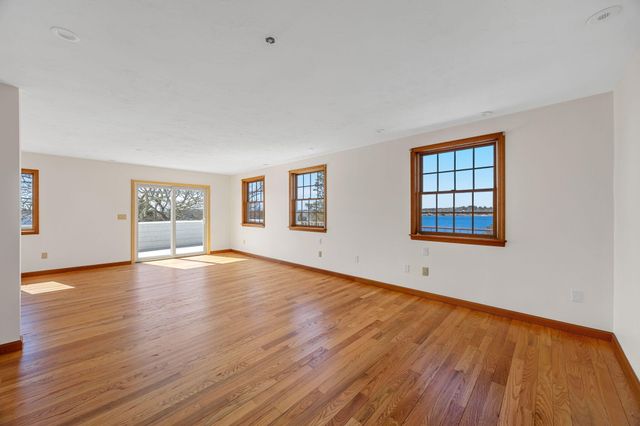 12 Groveland Street, Buzzards Bay, MA 02532