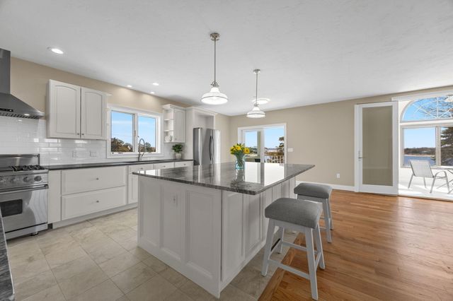 12 Groveland Street, Buzzards Bay, MA 02532