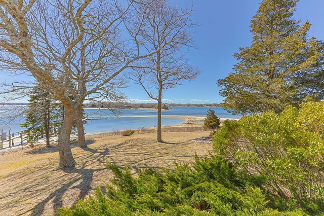 12 Groveland Street, Buzzards Bay, MA 02532