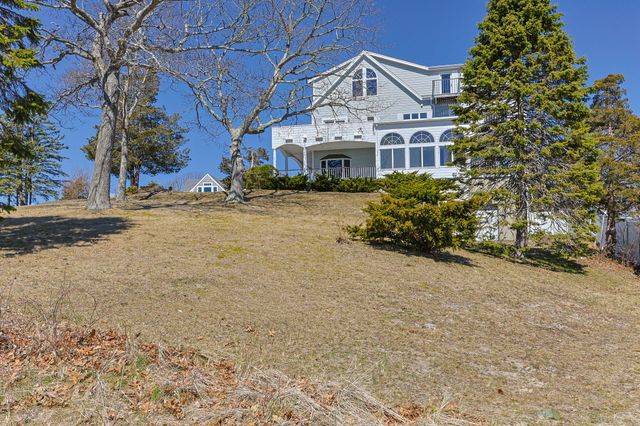 12 Groveland Street, Buzzards Bay, MA 02532