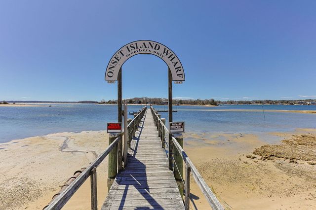 12 Groveland Street, Buzzards Bay, MA 02532