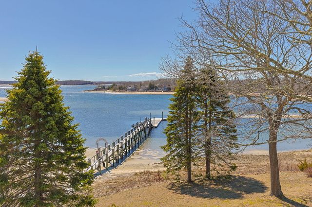 12 Groveland Street, Buzzards Bay, MA 02532