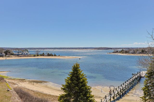 12 Groveland Street, Buzzards Bay, MA 02532