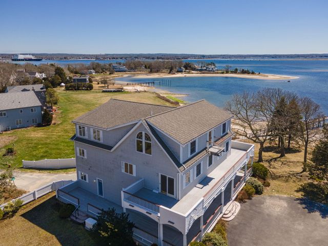 12 Groveland Street, Buzzards Bay, MA 02532