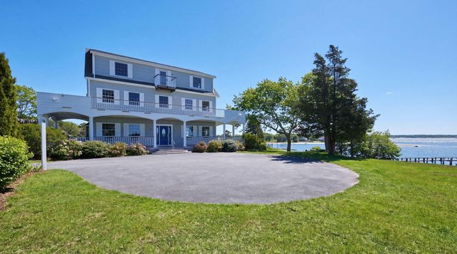 12 Groveland Street, Buzzards Bay, MA 02532