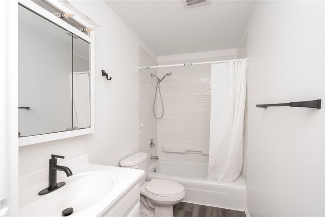 825 SE 4th Street, Ankeny, IA 50021