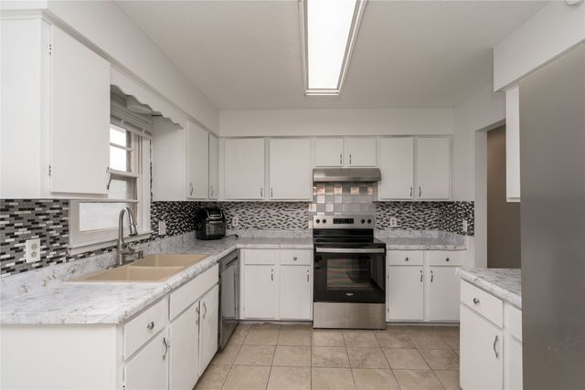 825 SE 4th Street, Ankeny, IA 50021