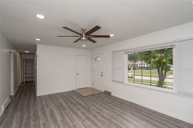 825 SE 4th Street, Ankeny, IA 50021