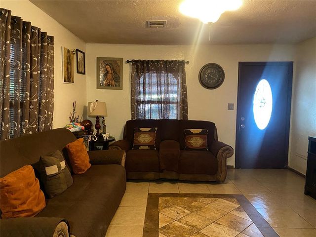 6112 NW 55th Street, Warr Acres, OK 73122