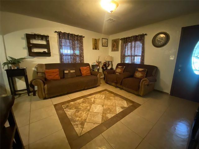 6112 NW 55th Street, Warr Acres, OK 73122