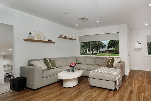 4007 Markham Street, Houston, TX 77027