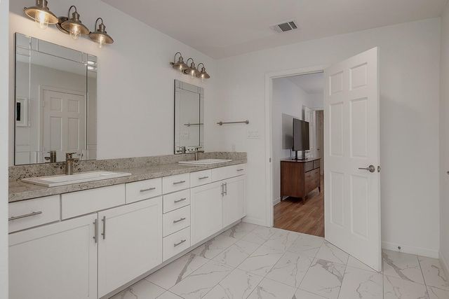 4007 Markham Street, Houston, TX 77027