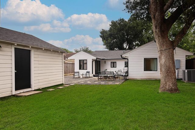 4007 Markham Street, Houston, TX 77027