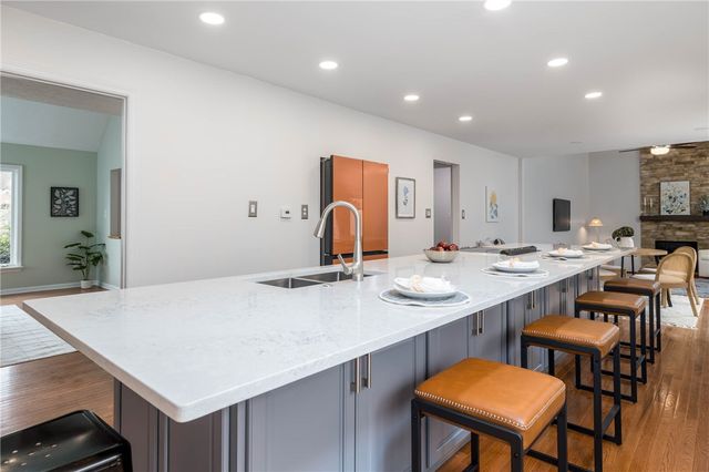 5542 Saddlebrook Dr, Bethel Park, PA 15102