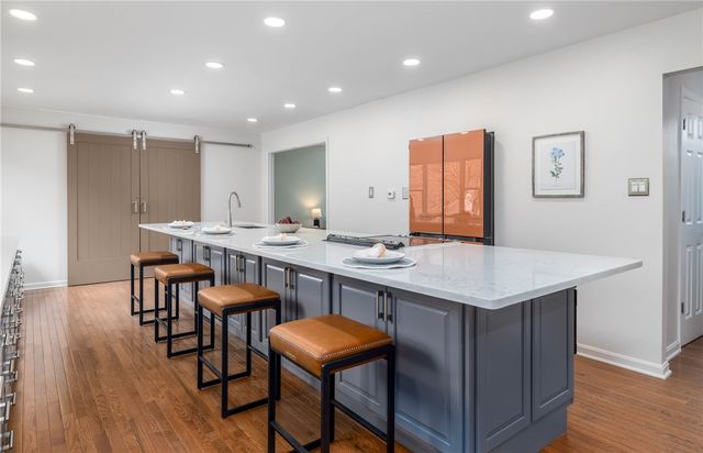 5542 Saddlebrook Dr, Bethel Park, PA 15102