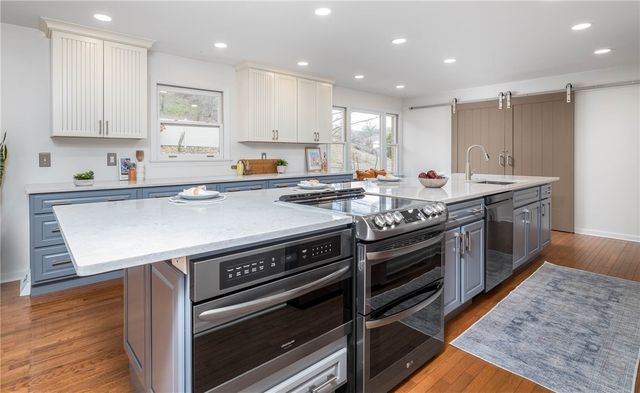 5542 Saddlebrook Dr, Bethel Park, PA 15102