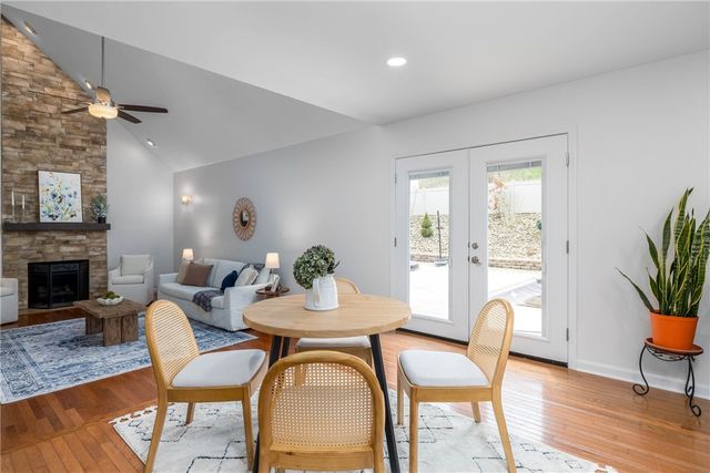 5542 Saddlebrook Dr, Bethel Park, PA 15102