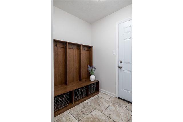 5542 Saddlebrook Dr, Bethel Park, PA 15102