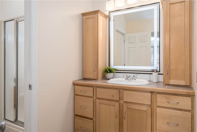 5542 Saddlebrook Dr, Bethel Park, PA 15102