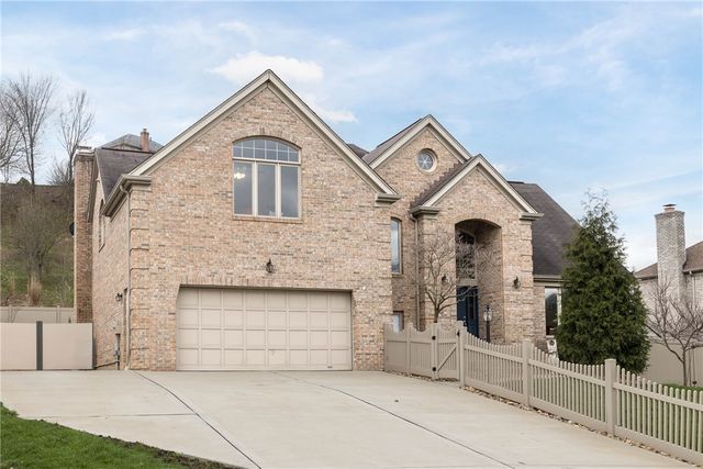 5542 Saddlebrook Dr, Bethel Park, PA 15102