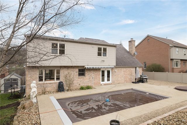 5542 Saddlebrook Dr, Bethel Park, PA 15102