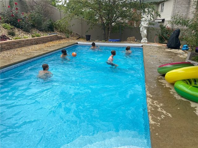 5542 Saddlebrook Dr, Bethel Park, PA 15102