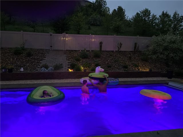 5542 Saddlebrook Dr, Bethel Park, PA 15102