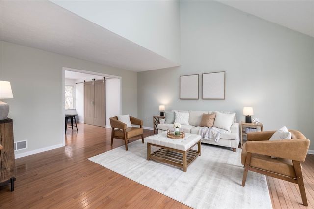 5542 Saddlebrook Dr, Bethel Park, PA 15102