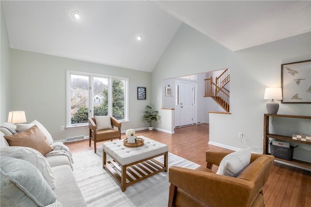 5542 Saddlebrook Dr, Bethel Park, PA 15102