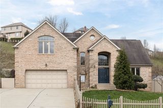 5542 Saddlebrook Dr, Bethel Park, PA 15102