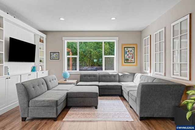 371 Golden Eagle St NW, Salem, OR 97304