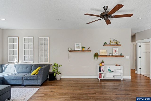 371 Golden Eagle St NW, Salem, OR 97304