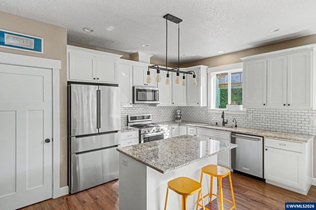 371 Golden Eagle St NW, Salem, OR 97304