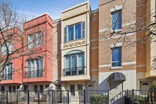 525 N PEORIA Street, Chicago, IL 60642