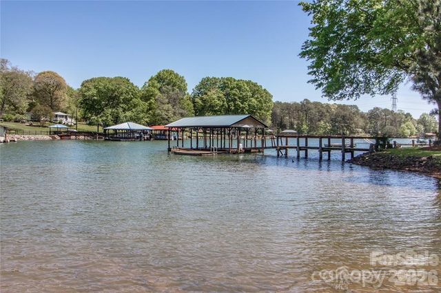 4279 Candlewood Drive, Sherrills Ford, NC 28673