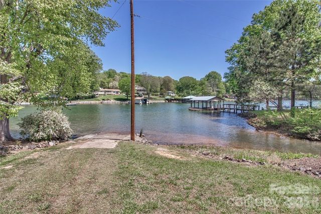 4279 Candlewood Drive, Sherrills Ford, NC 28673