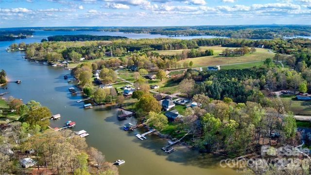4279 Candlewood Drive, Sherrills Ford, NC 28673
