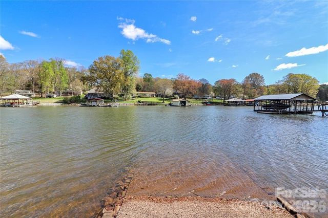 4279 Candlewood Drive, Sherrills Ford, NC 28673