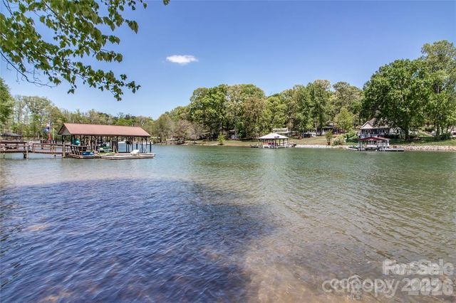 4279 Candlewood Drive, Sherrills Ford, NC 28673